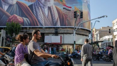 Mideast Live Updates: Dispute Over Strait Deepens as U.S. and Iran Trade Attacks