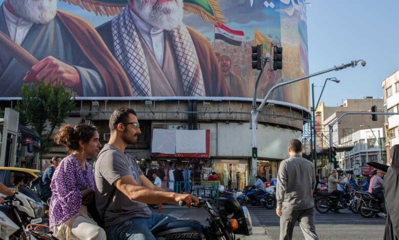 Mideast Live Updates: Dispute Over Strait Deepens as U.S. and Iran Trade Attacks